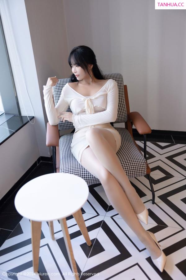 小娜比  [XiuRen]高清写真图 2024.10.21 No.9320 娜比 美腿丝袜第20张图片